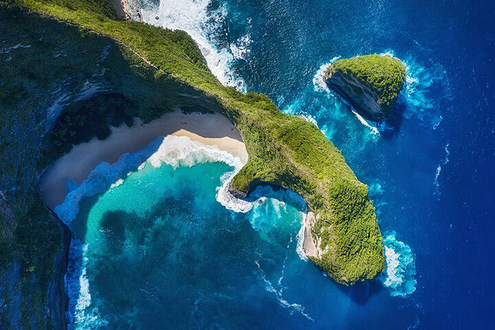 Aerial view of Kelingking beach, Nusa Penida, Bali, Indonesia. 