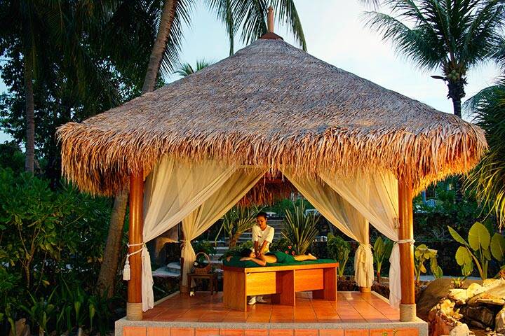 Outdoor Massage in Fijian Bure 