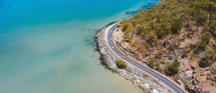 Scenic coastal drive from Cairns to Cape Tribulation